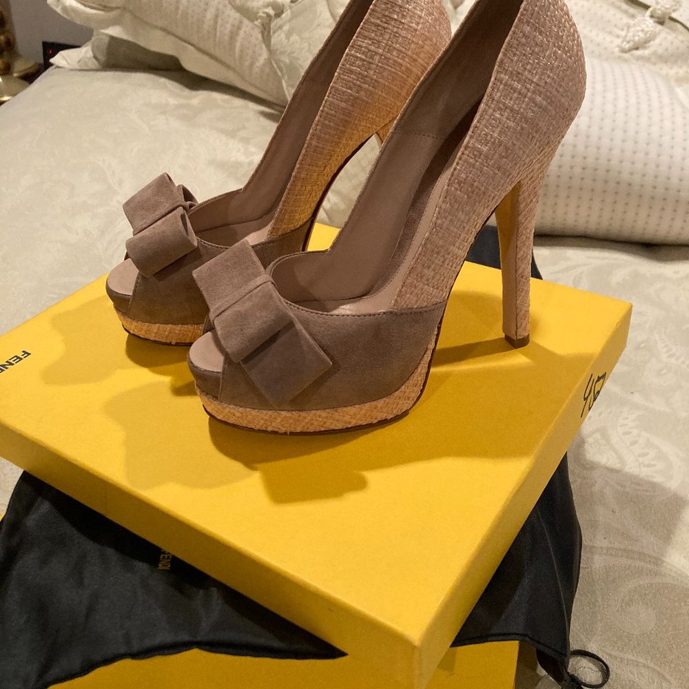 Fendi Spuntata Rafia + Camoscio